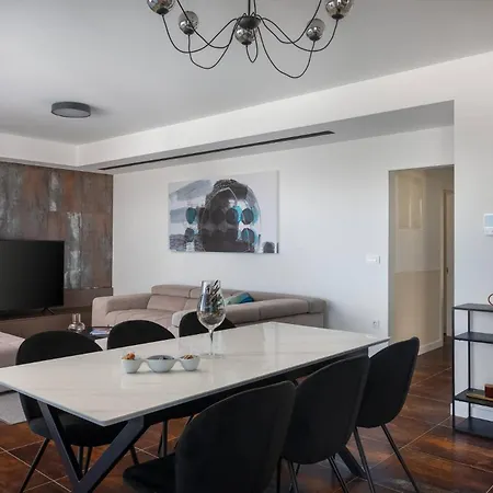 Hadrie Luxury And Rova C