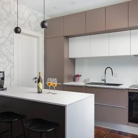 Hadrie Luxury And Rova C * Vantacici