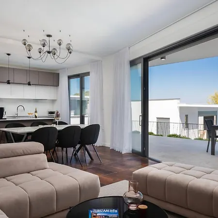 Hadrie Luxury And Rova C Villa