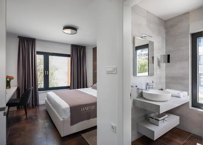 Vila Hadrie Luxury And Rova C *