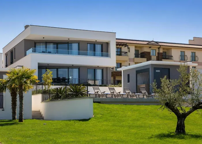 Hadrie Luxury And Rova C *