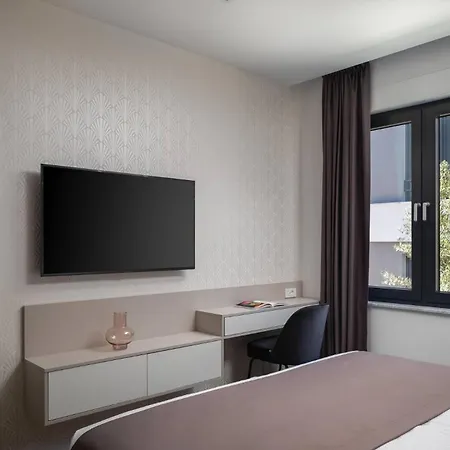 Vila Hadrie Luxury And Rova C Vantacici