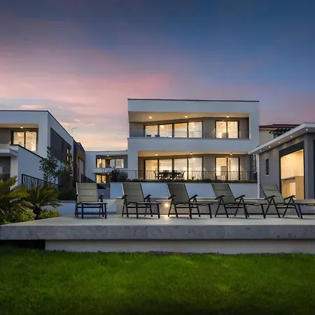 Hadrie Luxury And Rova C Vila Vantacici