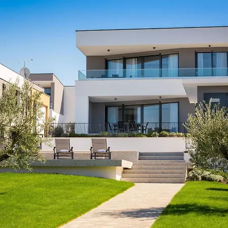 Hadrie Luxury And Rova C Vila *