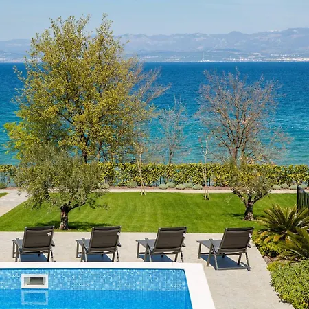 Vila Hadrie Luxury And Rova C *