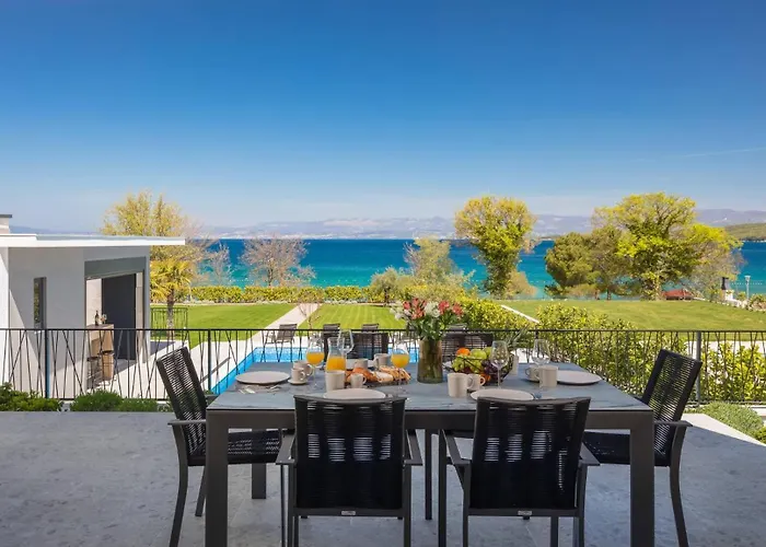 Hadrie Luxury And Rova C Villa *