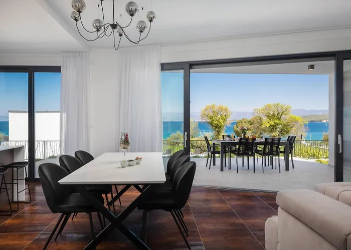 Hadrie Luxury And Rova C Villa Vantacici